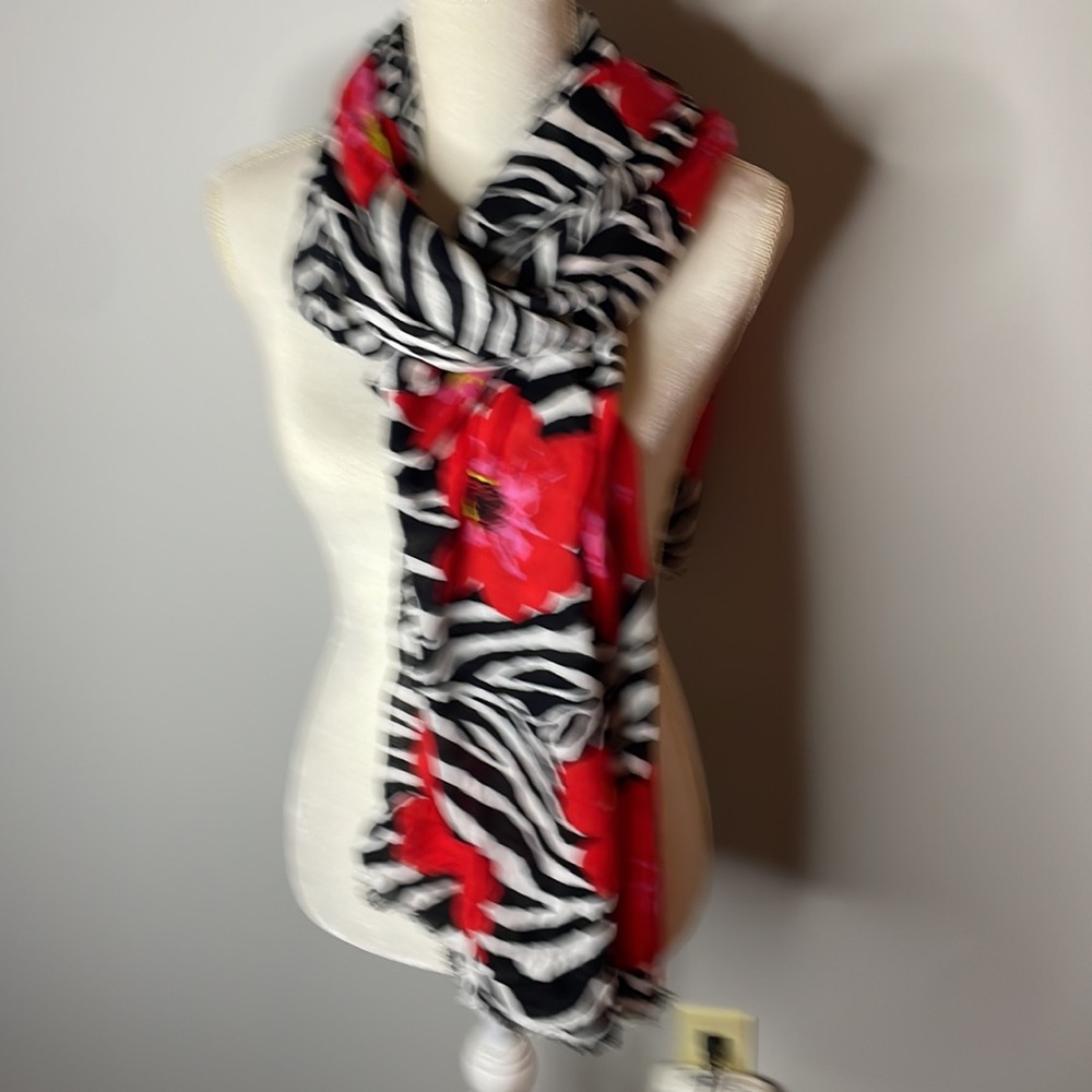 🧣 Joan Rivers Red Poppy & Zebra Stripe Wrap/Scarf w/Frayed Edge. 🧣 - Picture 16 of 16